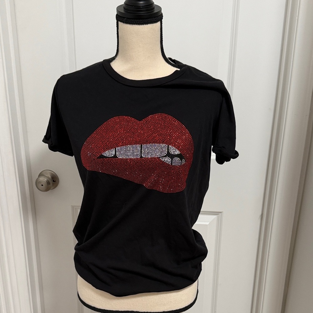 Lauren Moshi Black Tee with Red Lips Graphic